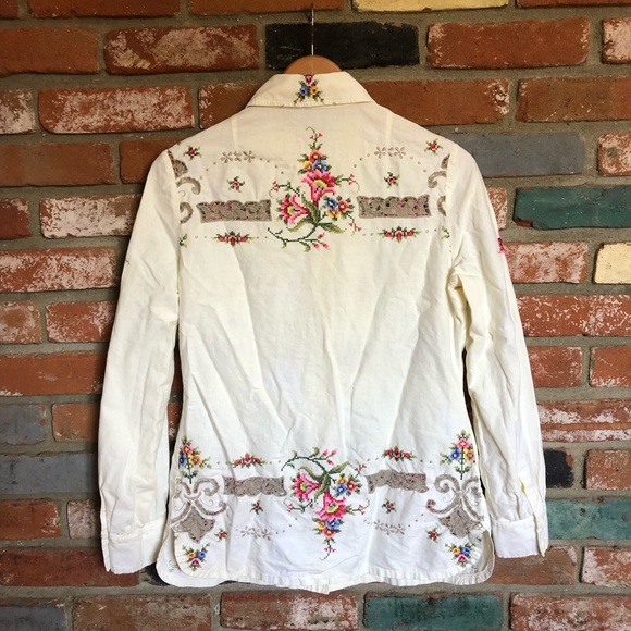 SOLD Vintage Boho Cottagecore Hippie Floral Embroidered Eyelet Button Down - Picture 2 of 10